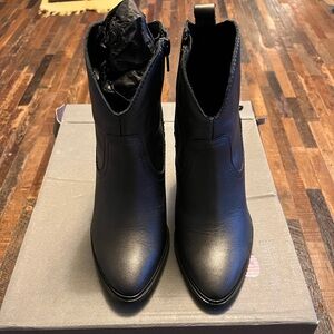 Hulu Gunmetal booties by Adam Tucker by me too sz: 6.5